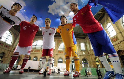 Adidas Huddle - Street Marketing